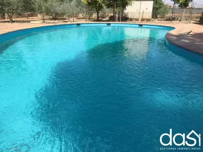 Chalet en Valdepeñas con Piscina y Amplia Parcela - Foto 3