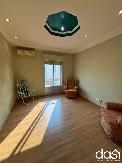 Se vende piso de 2 dormitorios por 60.000 Euros