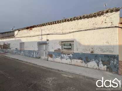 Se vende casa, ideal para hacer cocheras