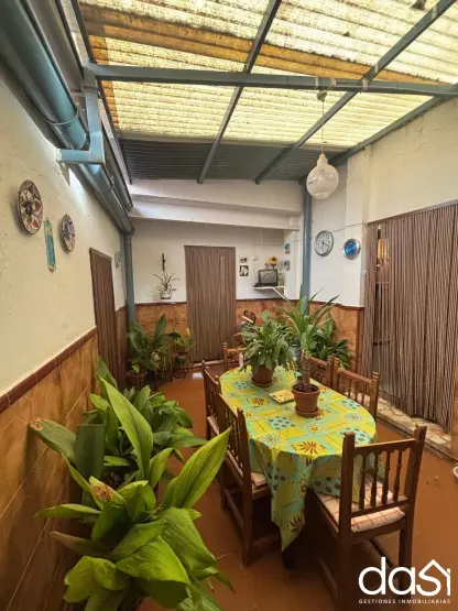 Se vende casa por la salida del peral