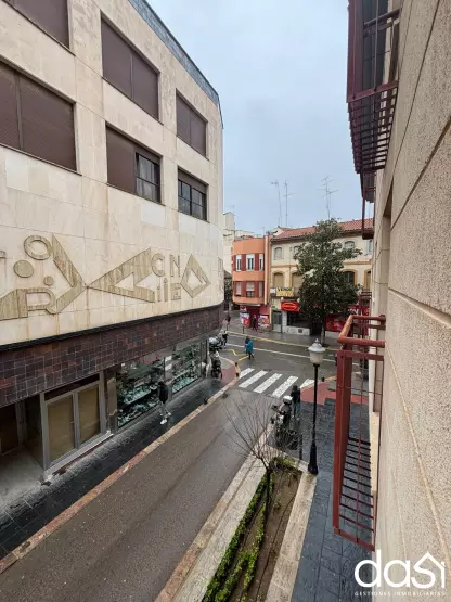 Se vende estupendo piso céntrico con mucha luz