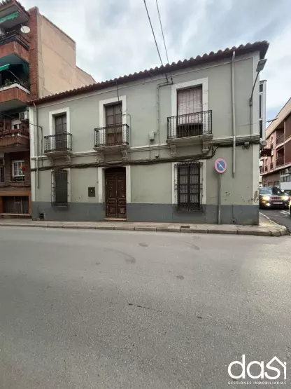 Se vende casa para reformar en el centro