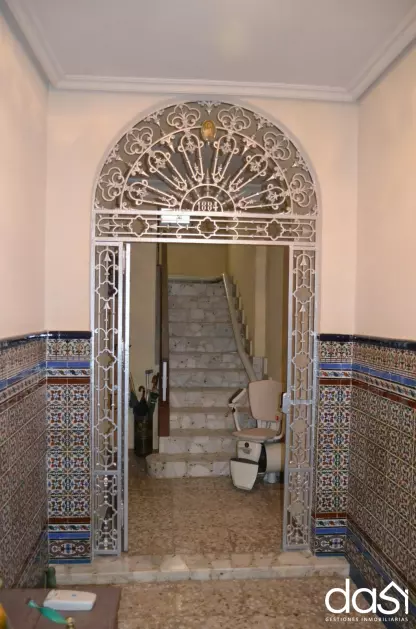 Se vende chalet adosado en calle castellanos, 61.