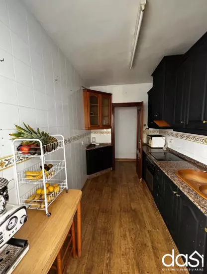 Venta de piso con encanto: Calidez y amplitud en cada rincón - Foto 2