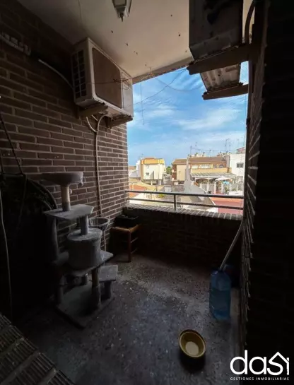 Venta de piso con encanto: Calidez y amplitud en cada rincón - Foto 3