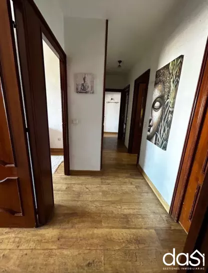 Venta de piso con encanto: Calidez y amplitud en cada rincón - Foto 4
