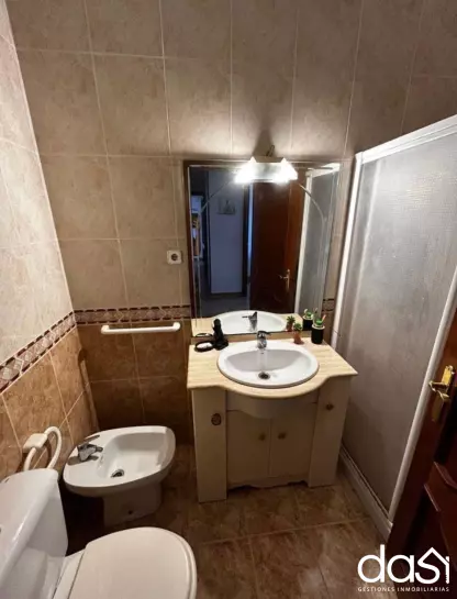 Venta de piso con encanto: Calidez y amplitud en cada rincón - Foto 5