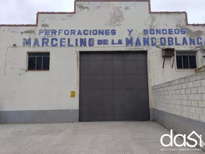 Nave Industrial Diáfana con Amplia Parcela y Gran Luminosidad - Foto 4