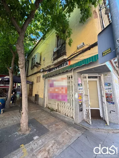 Vivienda con Estilo Tradicional y Amplios Espacios Exteriores - Foto 4