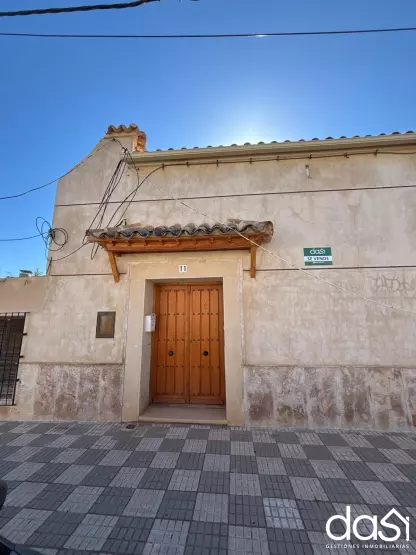 Casa tradicional con patio y gran potencial - Foto 2