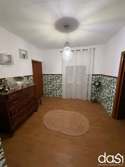 Propiedad con estancias amplias, patio, corral y pozo  - Foto 3