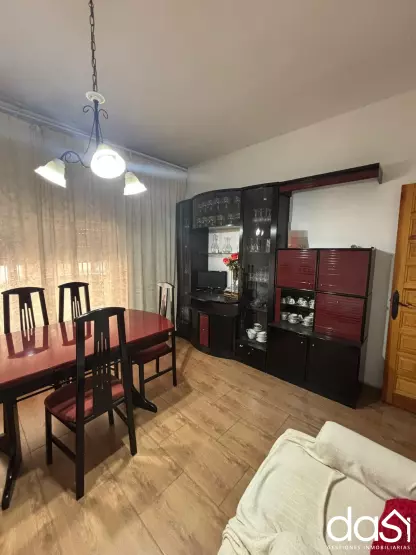 Vivienda con estancias amplias y grandes posibilidades - Foto 4