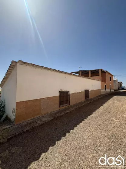 Casa unifamiliar con gran potencial y opción de ampliación - Foto 2