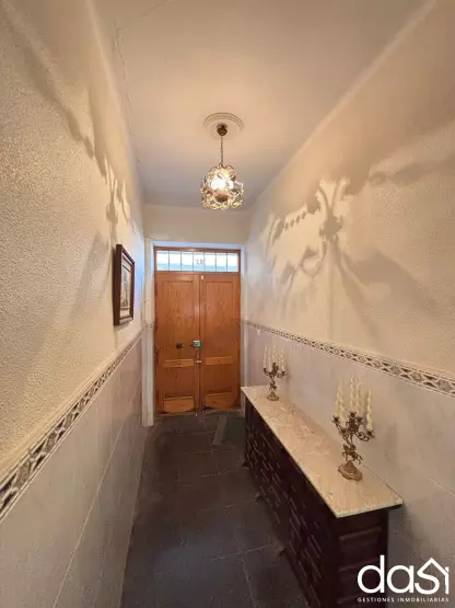 Casa unifamiliar con terraza y estancias independientes - Foto 1