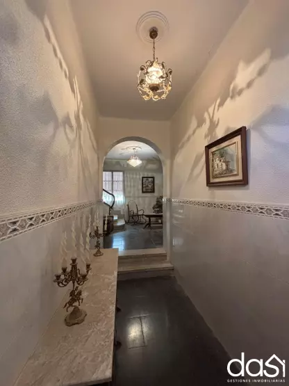 Casa unifamiliar con terraza y estancias independientes - Foto 3