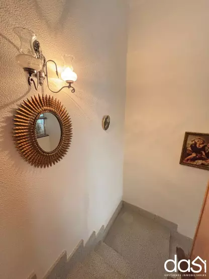 Casa unifamiliar con terraza y estancias independientes - Foto 5