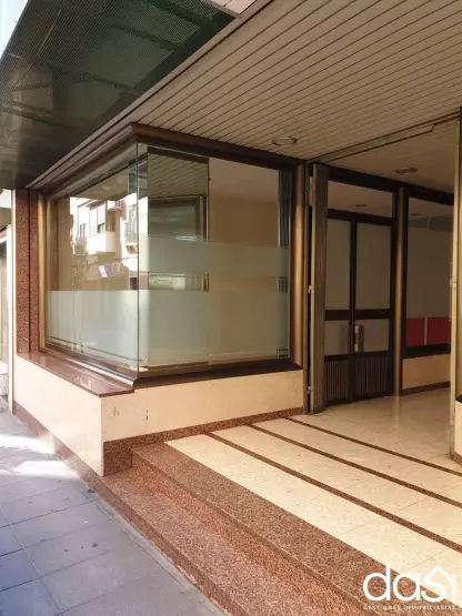 Local comercial en venta con gran potencial - Foto 1