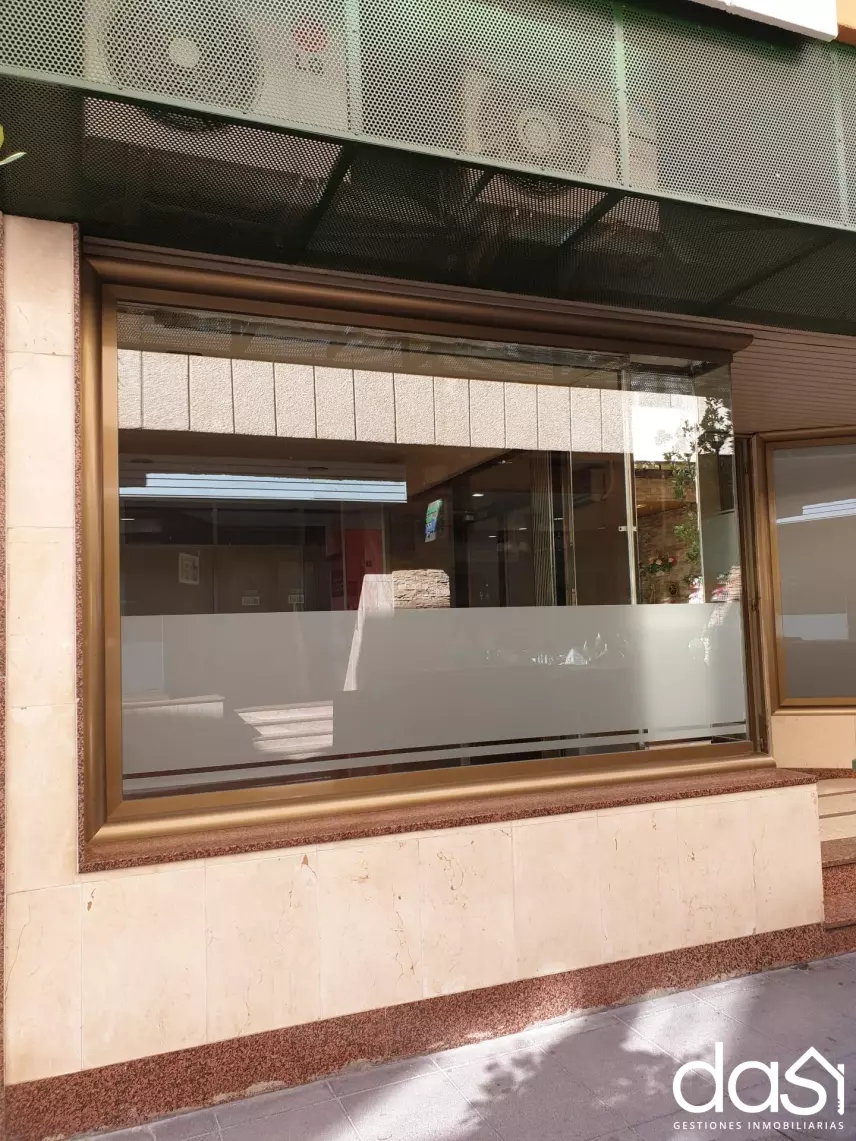 Local comercial en alquiler en Valdepeñas - Foto 3