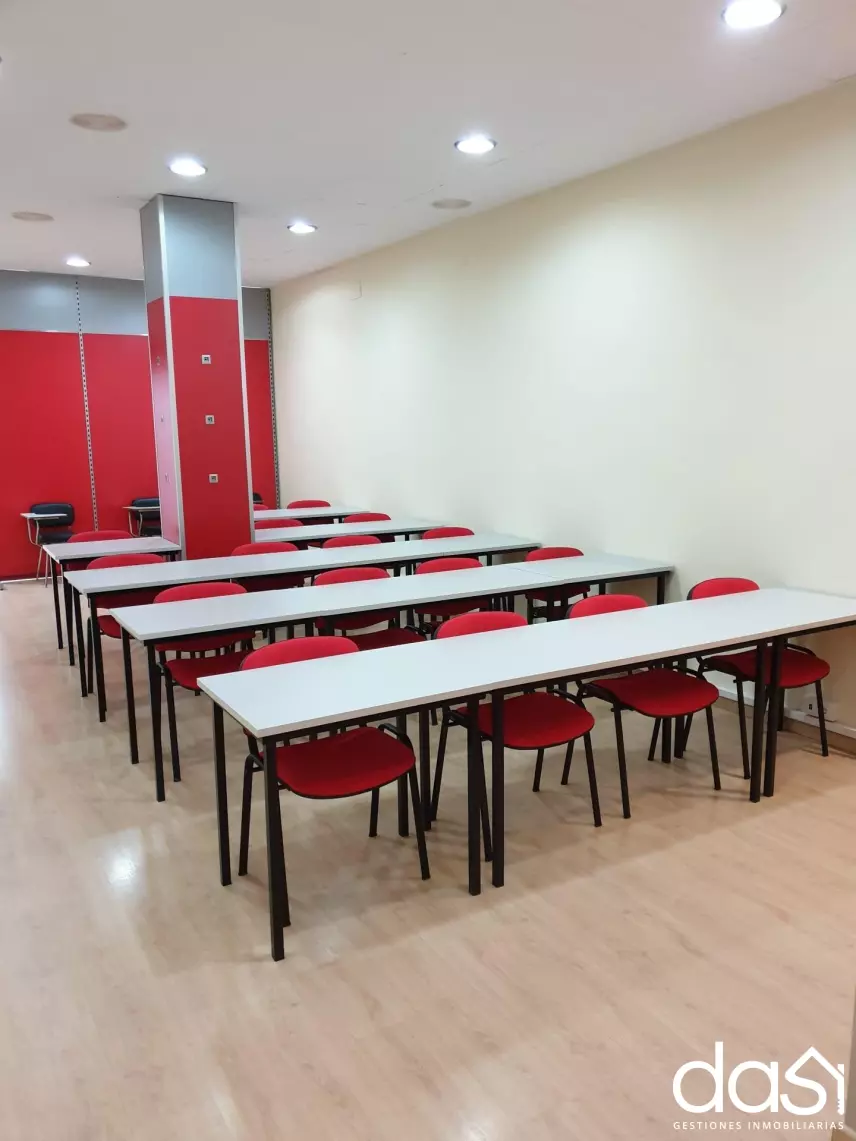 Local comercial en alquiler en Valdepeñas - Foto 4