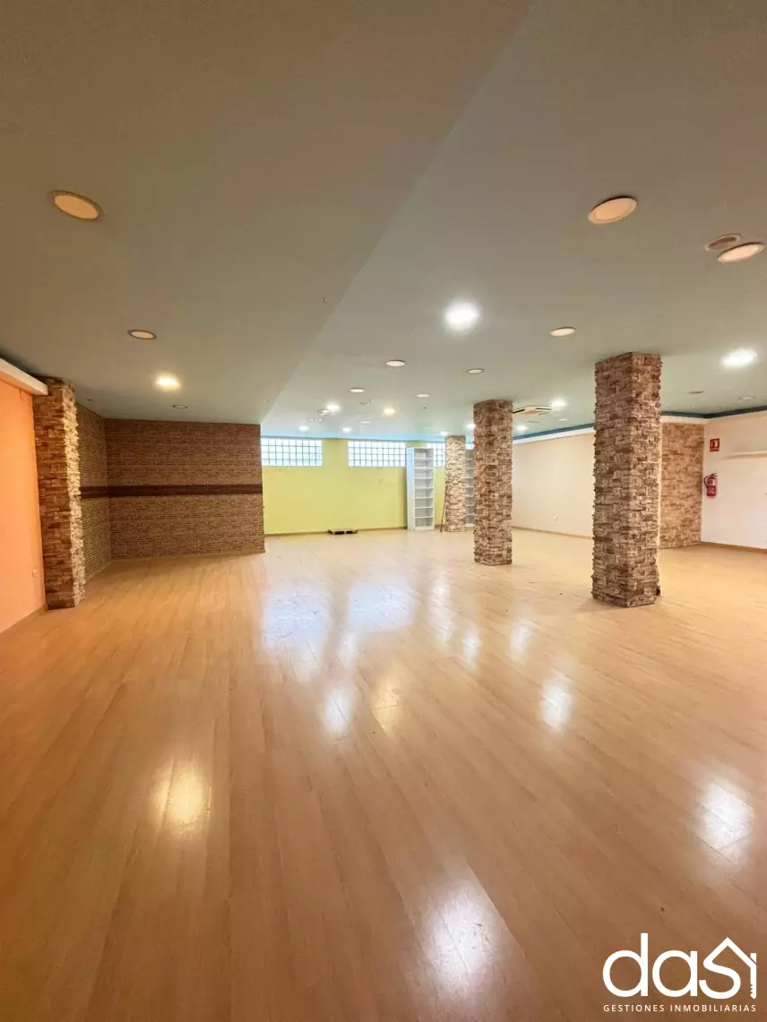 Local comercial en alquiler en Valdepeñas - Foto 11