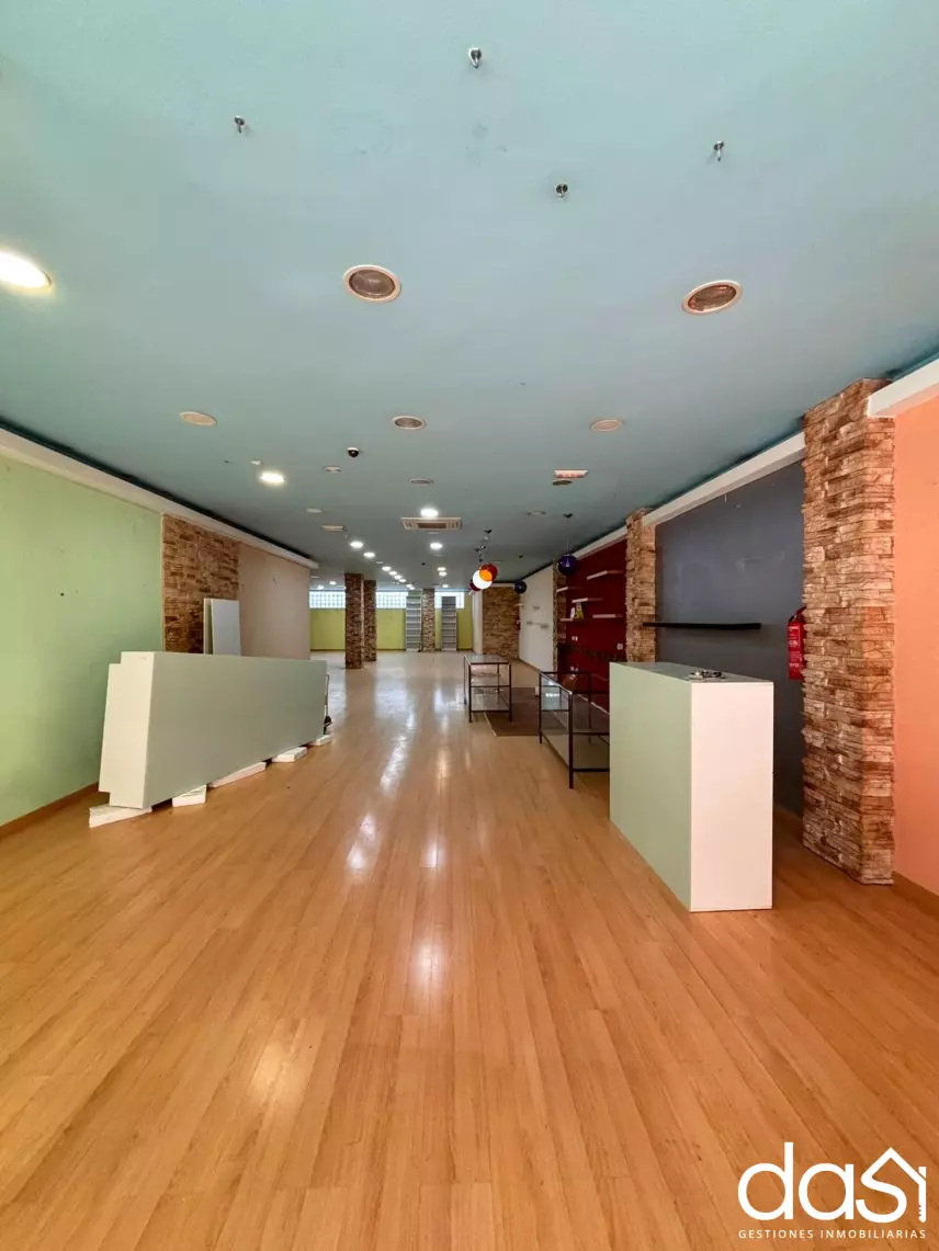 Local comercial en alquiler en Valdepeñas - Foto 7
