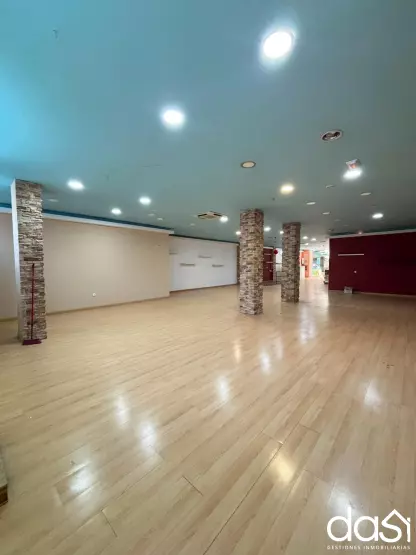Local comercial en venta con gran potencial - Foto 1