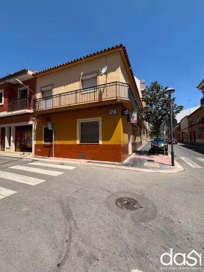 Propiedad en venta: vivienda y local comercial versátil - Foto 1