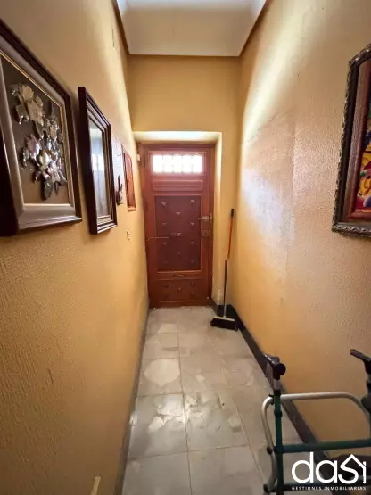 Propiedad en venta: vivienda y local comercial versátil - Foto 2