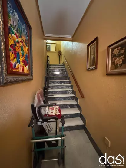 Propiedad en venta: vivienda y local comercial versátil - Foto 3