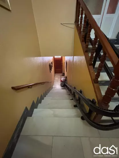 Propiedad en venta: vivienda y local comercial versátil - Foto 4
