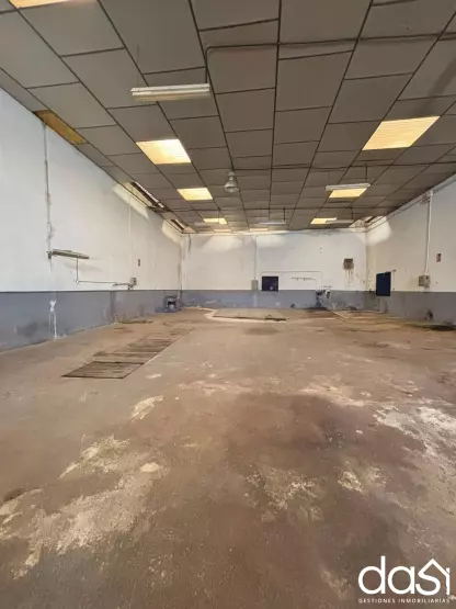 Excelente nave industrial diáfana con área de oficinas y servicios - Foto 3