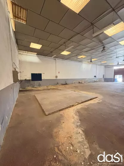 Excelente nave industrial diáfana con área de oficinas y servicios - Foto 5