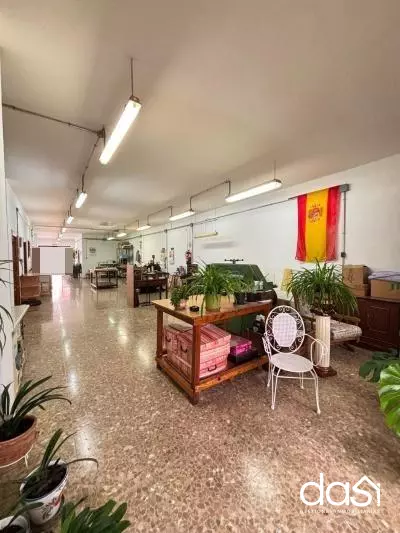 Amplio local en planta baja con excelente potencial de adaptación - Foto 1