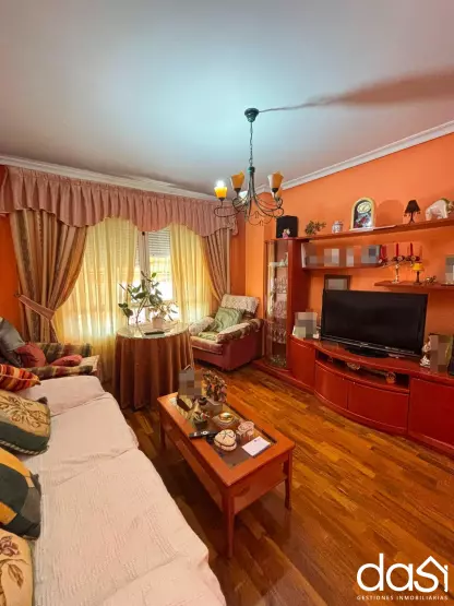 Piso de 3 dormitorios con trastero y acceso adaptado - Foto 4