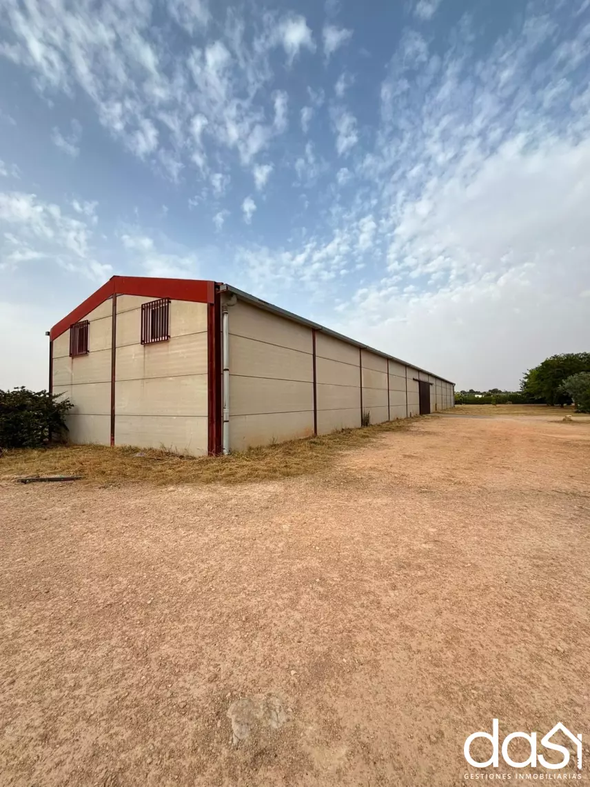 Nave industrial en venta en Valdepeñas - Foto 1