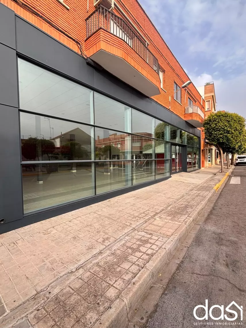Local comercial en venta en Manzanares - Foto 1
