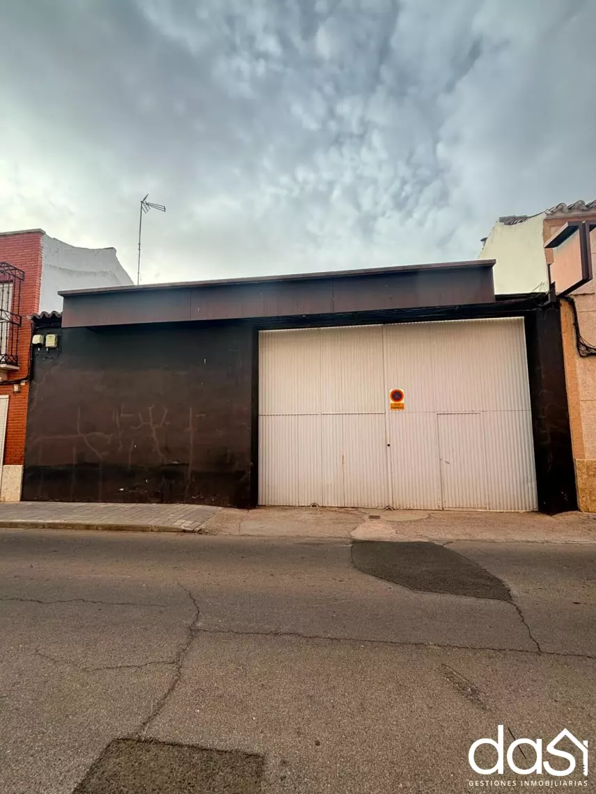 Local comercial en venta en Manzanares - Foto 2
