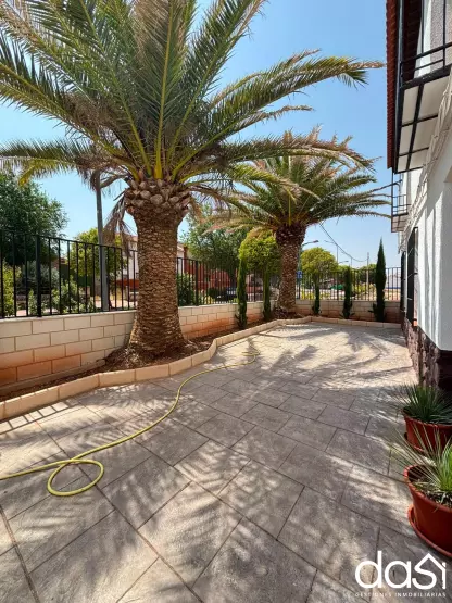 Oportunidad en Campo de Montiel: gran vivienda con patio - Foto 4