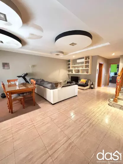 Estupenda vivienda del año 2008 con grandes calidades - Foto 1