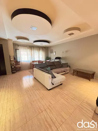 Estupenda vivienda del año 2008 con grandes calidades - Foto 2