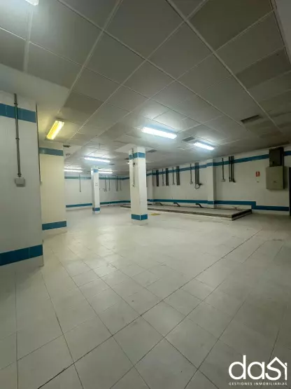 Espacioso local comercial de 260 m² con buena iluminación - Foto 2