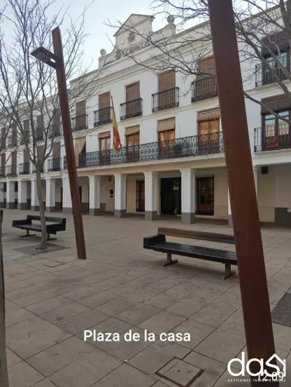 Venta de Casa emblemática en la Plaza de Manzanares. - Foto 2