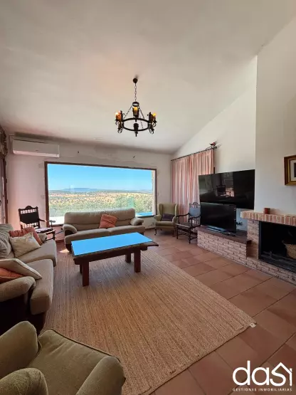 Espectacular casa rural autosuficiente con piscina en entorno natural reservado - Foto 1