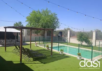 Complejo rural en Valdepeñas con piscina, zona de barbacoa y parking privado - Foto 2