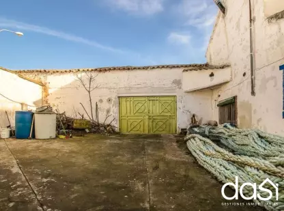 Venta de casa adosada orientada al sur con amplias estancias y patio - Foto 5