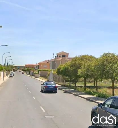 Solar urbano en zona residencial - Foto 4