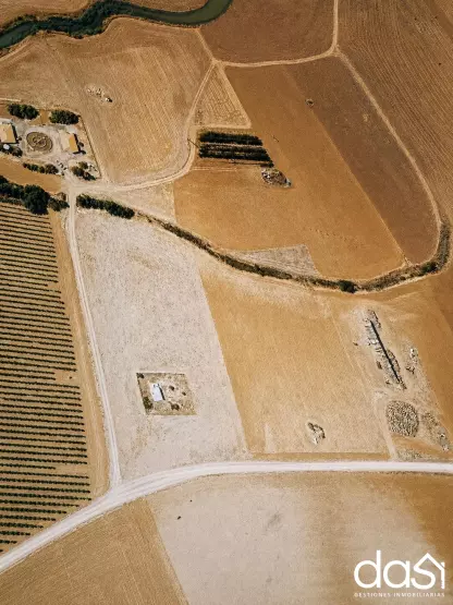 Venta De Terreno de 10.000 m² muy cerca del pueblo - Foto 1