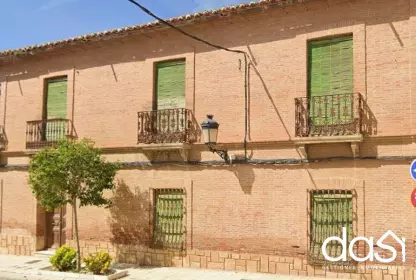 Casa tradicional de gran superficie para rehabilitar en el centro de Torrenueva - Foto 1