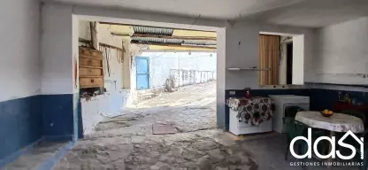 Casa en venta Con Gran patio exterior, espacios amplios y salón con chimenea - Foto 3