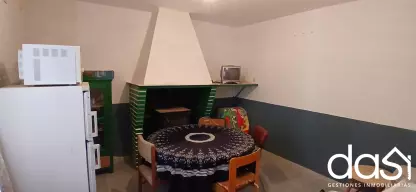 Casa en venta Con Gran patio exterior, espacios amplios y salón con chimenea - Foto 5
